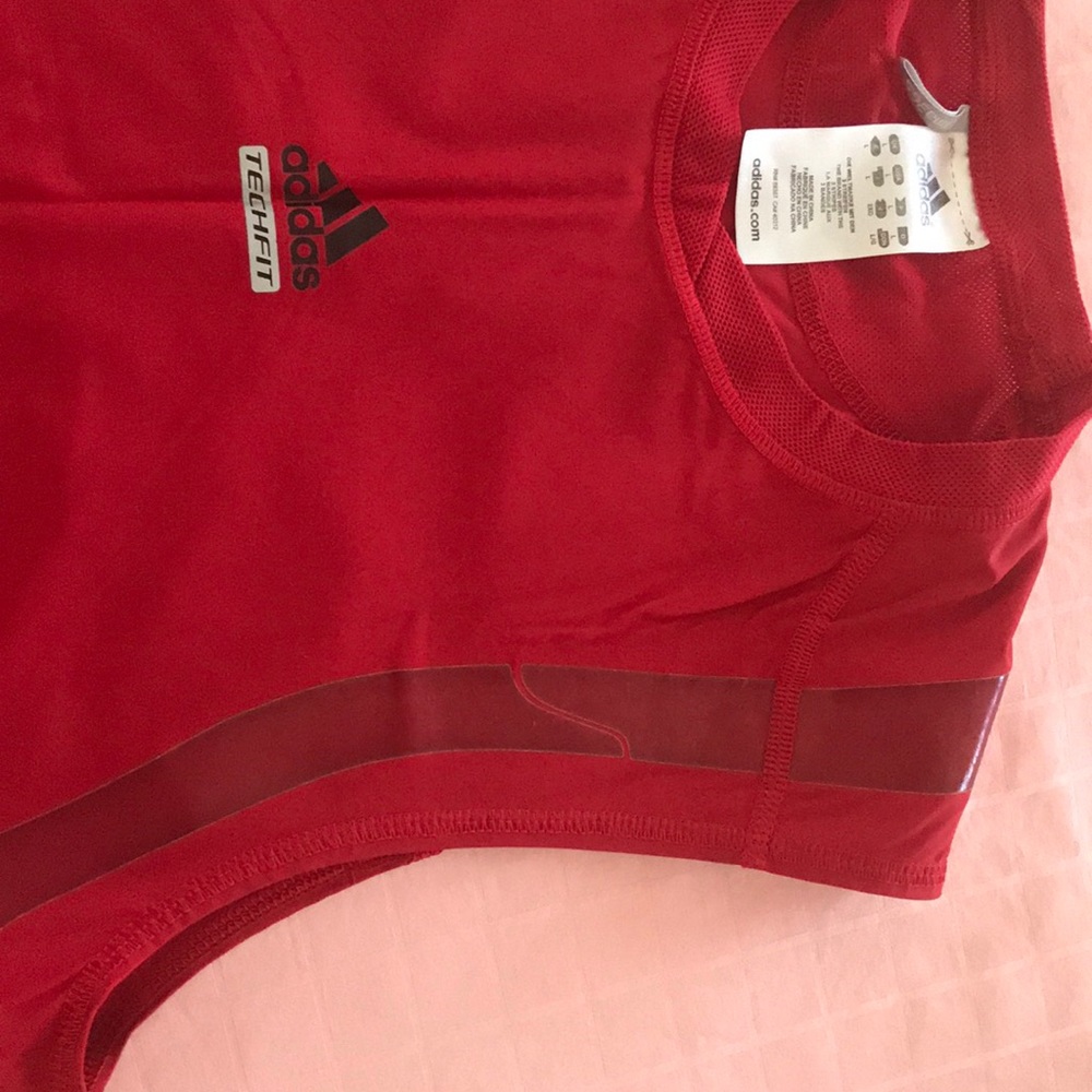 Workout top - Picture 3 of 3